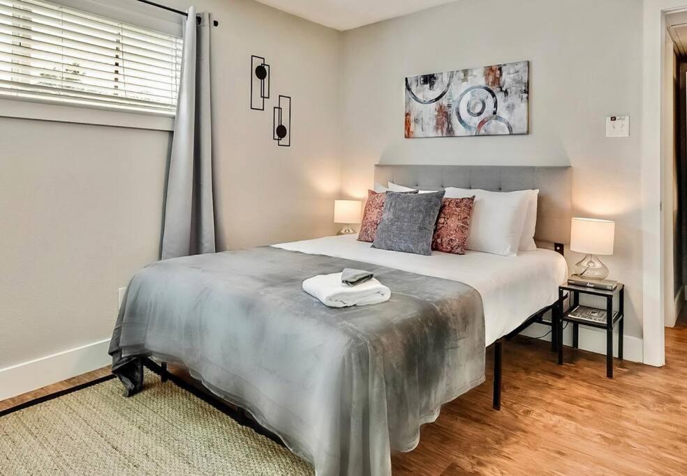 Hello Gorgeous Flat Near Downtown! Apartment Dallas Luaran gambar