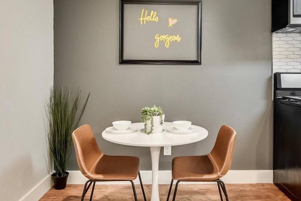 Hello Gorgeous Flat Near Downtown! Apartment Dallas Luaran gambar