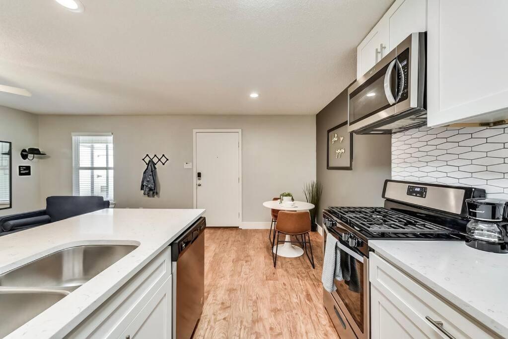 Hello Gorgeous Flat Near Downtown! Apartment Dallas Luaran gambar